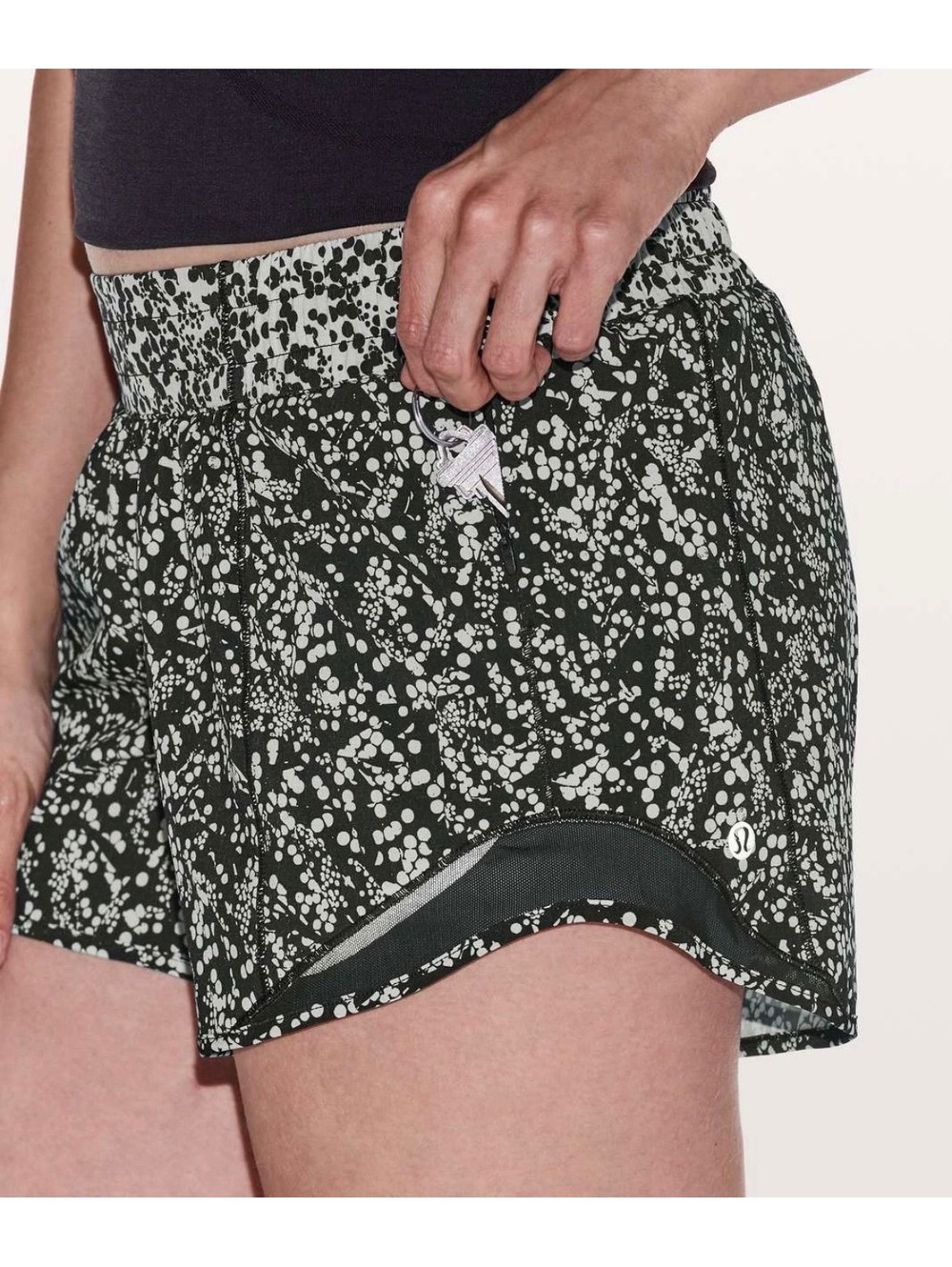lululemon Hotty Hot Shorts II 2.5" Size 10 Liquid Platinum Alpine White Black